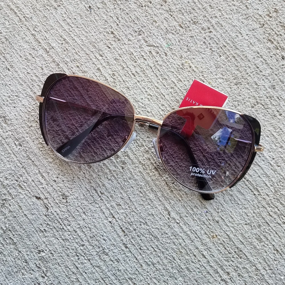Black and gold Sunglasses NWT